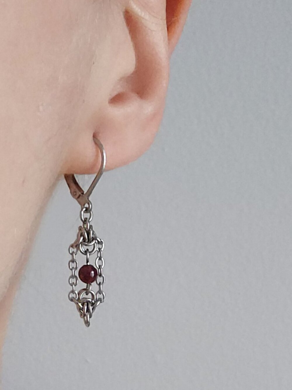Vintage Victorian style silver and red garnet leverback earrings - Picture 6 of 7